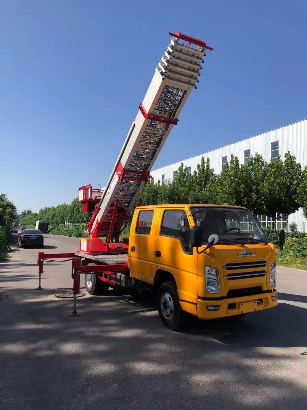 和庆镇附近的云梯车出租服务：轻松解决高空作业需求