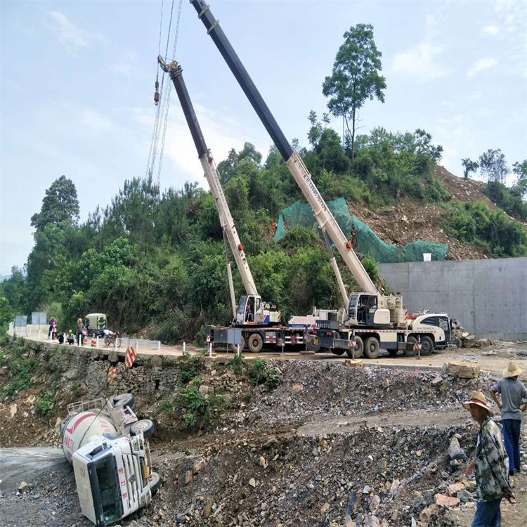 和庆镇汽车掉沟里叫吊车救援要多少钱
